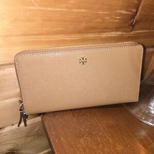 Tory Burch Emerson Zip Continental Wrislet Wallet - Moose NWT